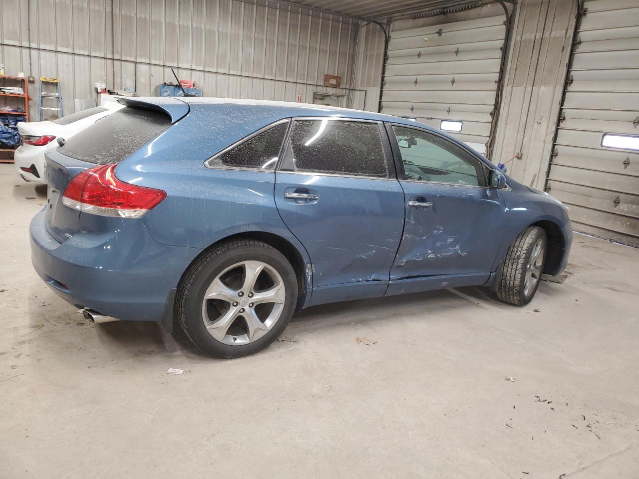 2010 Toyota Venza - Image 3