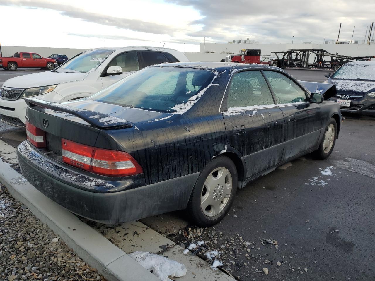 2000 Lexus ES - Image 3