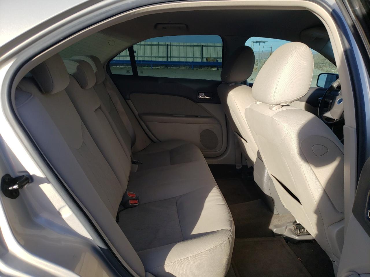 2010 Mercury Milan - Image 12