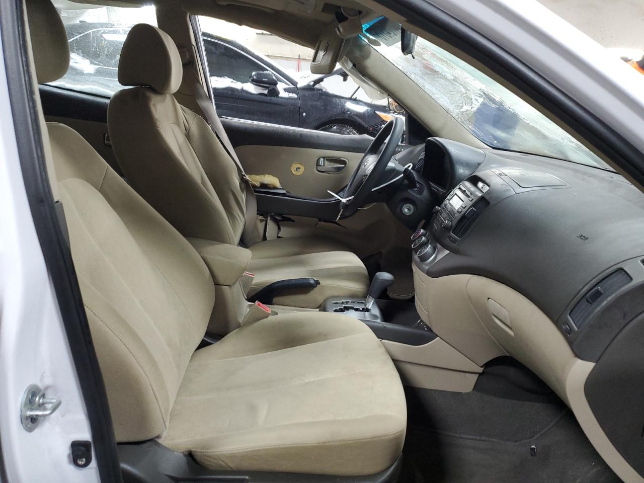 2010 Hyundai Elantra - Image 7