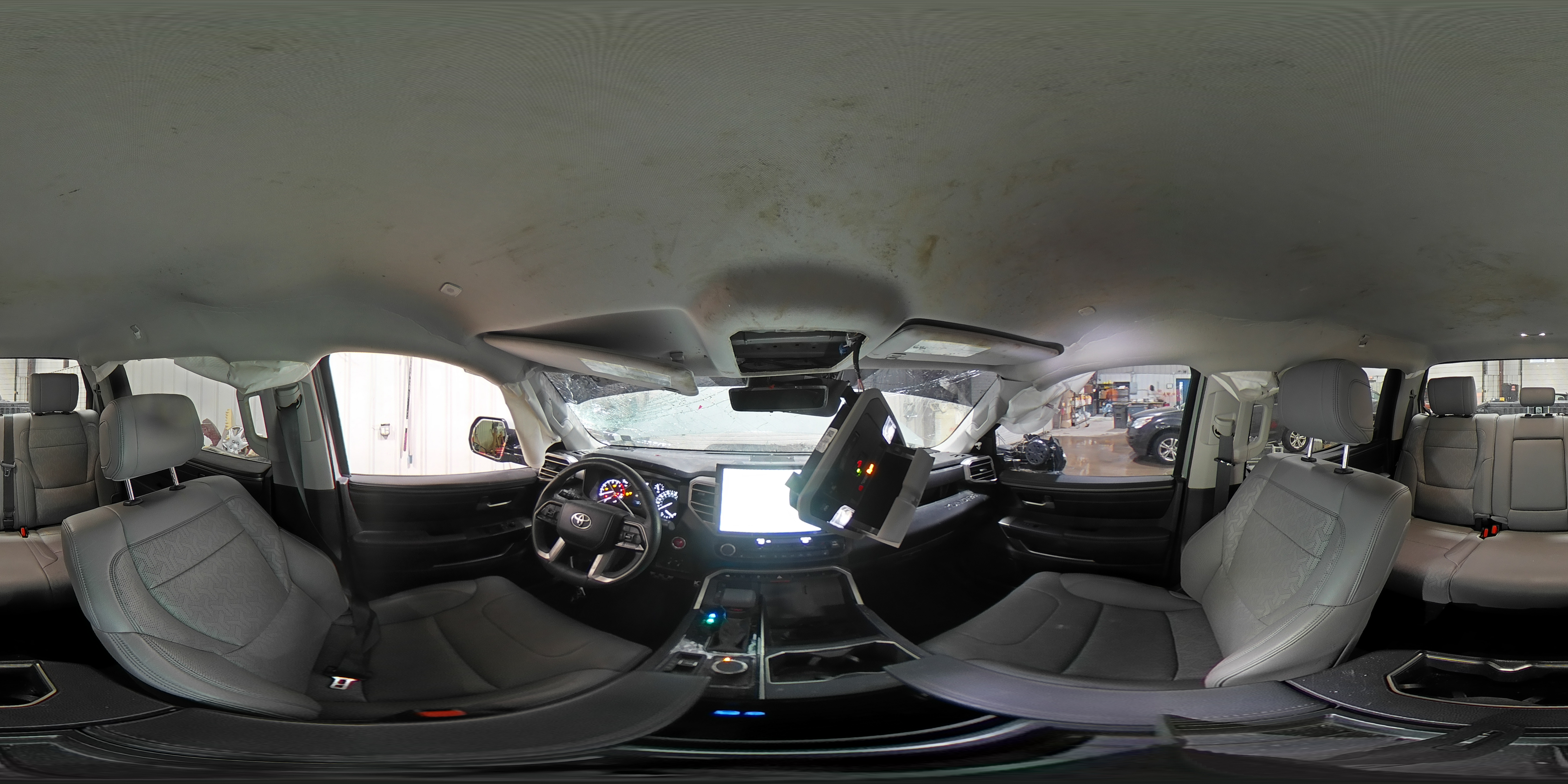 2023 Toyota Tundra - Image 12