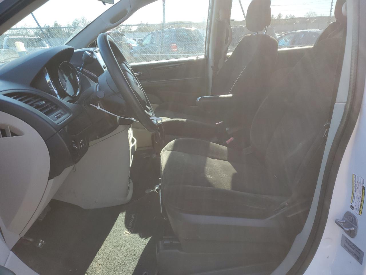 2017 Dodge Caravan - Image 7