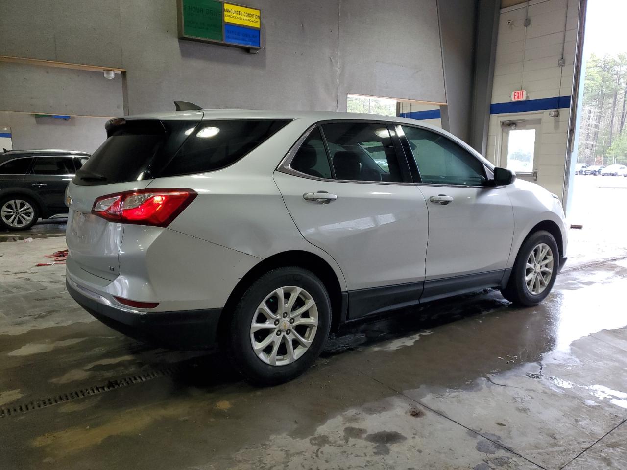 2020 Chevrolet Equinox - Image 3