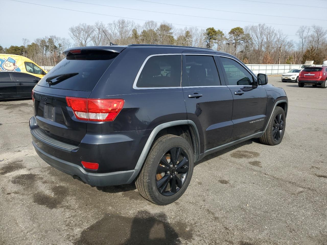 2013 Jeep Grand Cherokee - Image 3