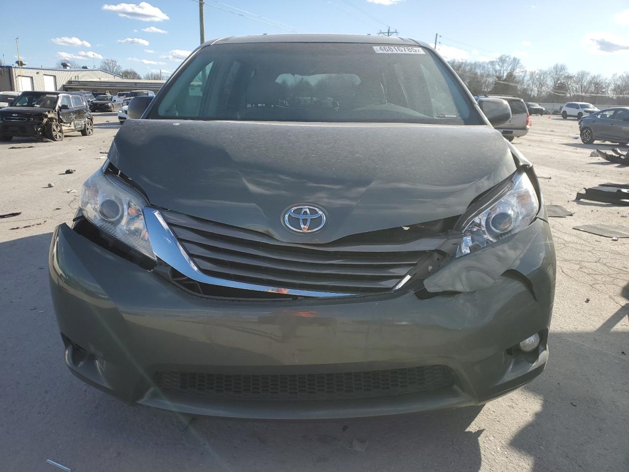 2014 Toyota Sienna - Image 5