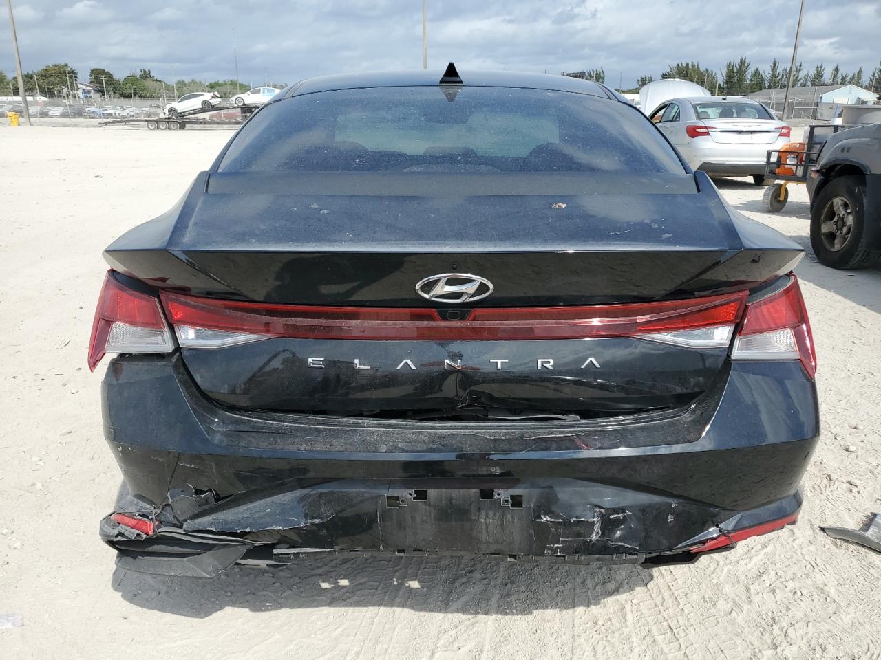 2022 Hyundai Elantra - Image 6
