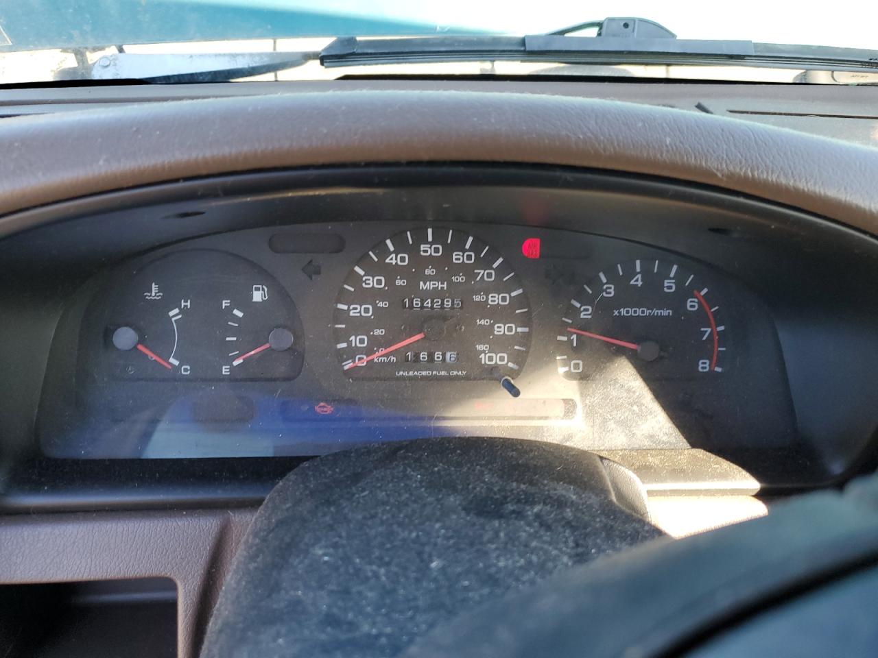 1996 Nissan Titan - Image 9