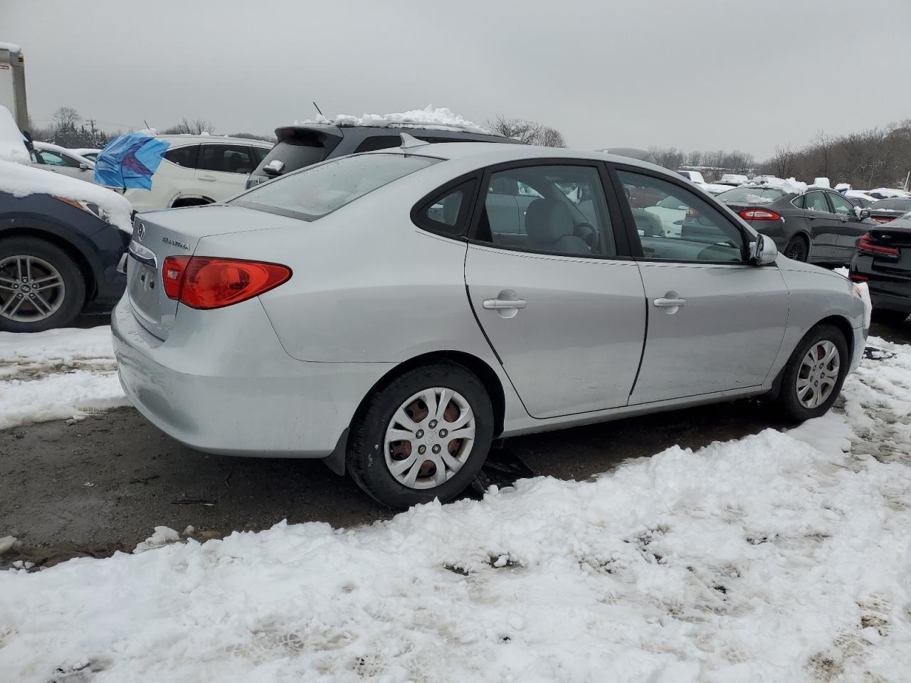 2010 Hyundai Elantra - Image 3