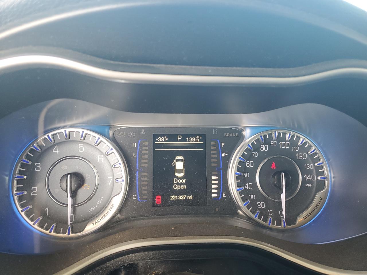 2015 Chrysler 200 - Image 9