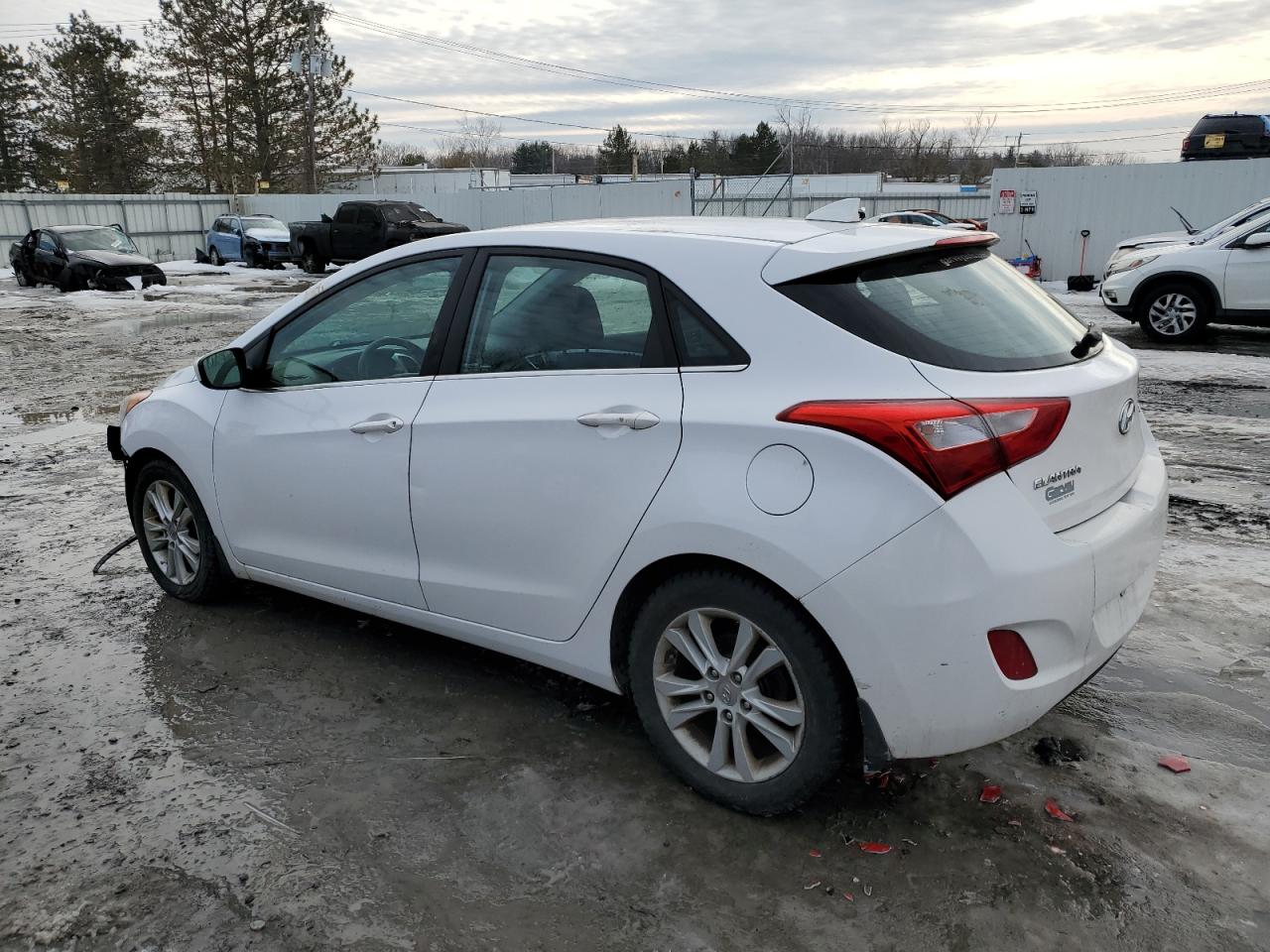 2013 Hyundai Elantra - Image 2