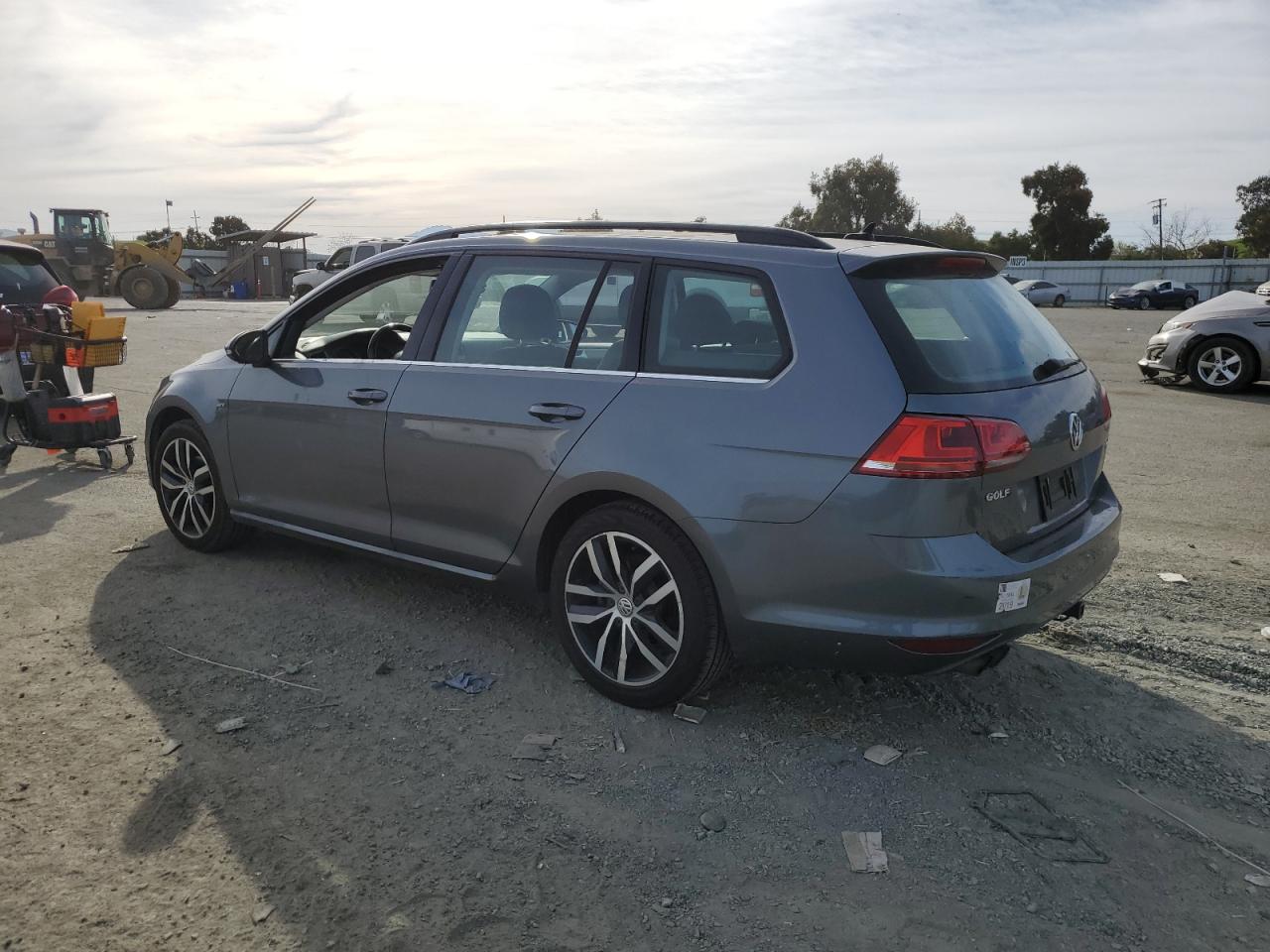 2016 Volkswagen Golf - Image 2