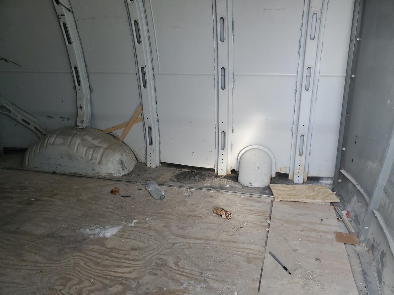 2013 Chevrolet Express - Image 10