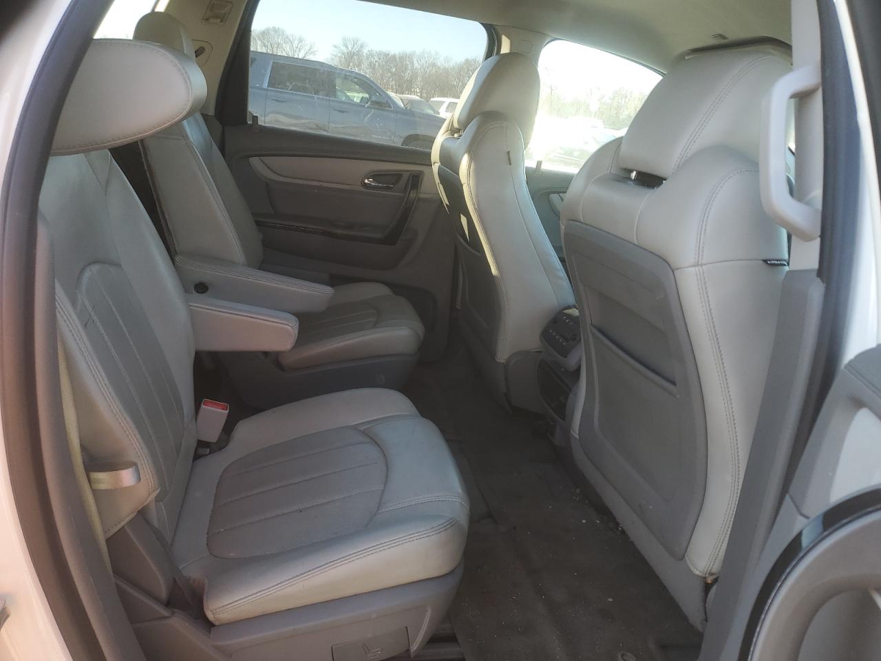 2015 Chevrolet Traverse - Image 12