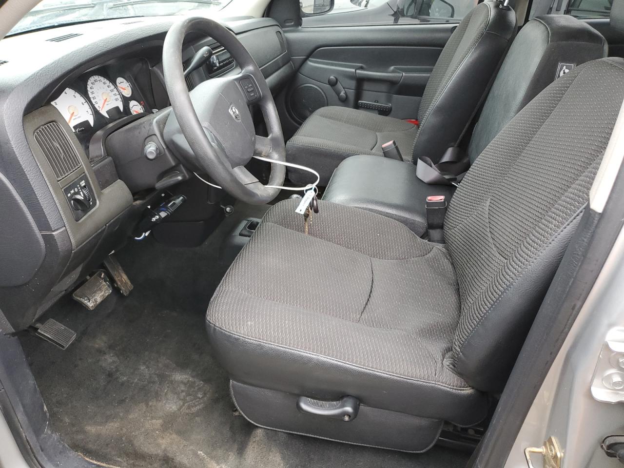 2004 Dodge RAM - Image 7