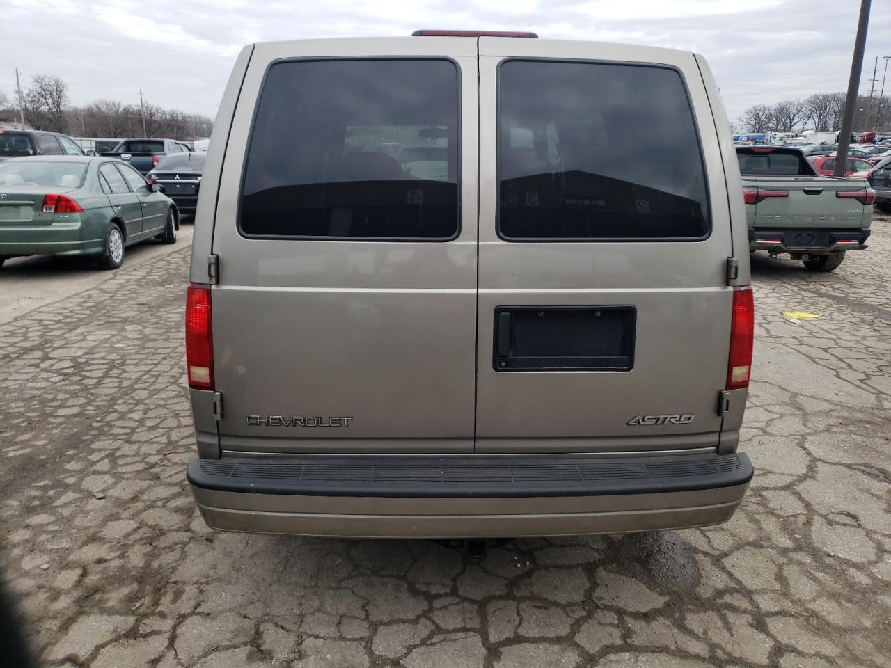 2002 Chevrolet Astro - Image 6