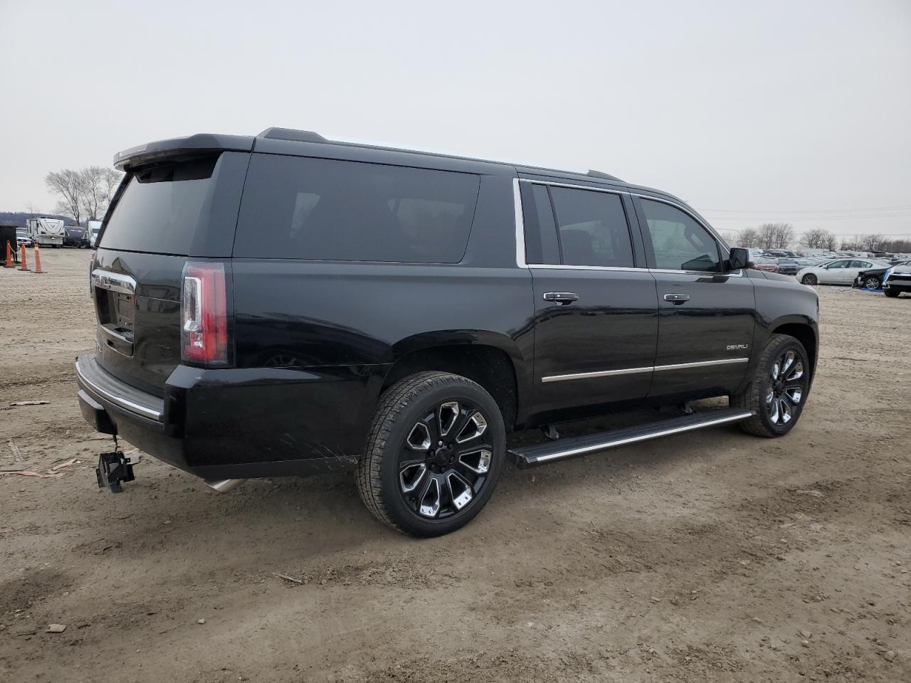 2018 GMC Yukon - Image 3