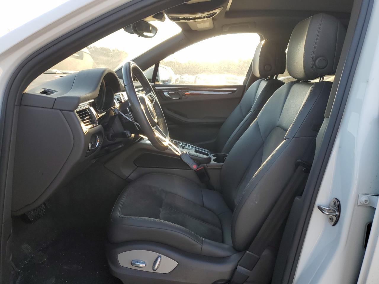 2017 Porsche Macan - Image 7
