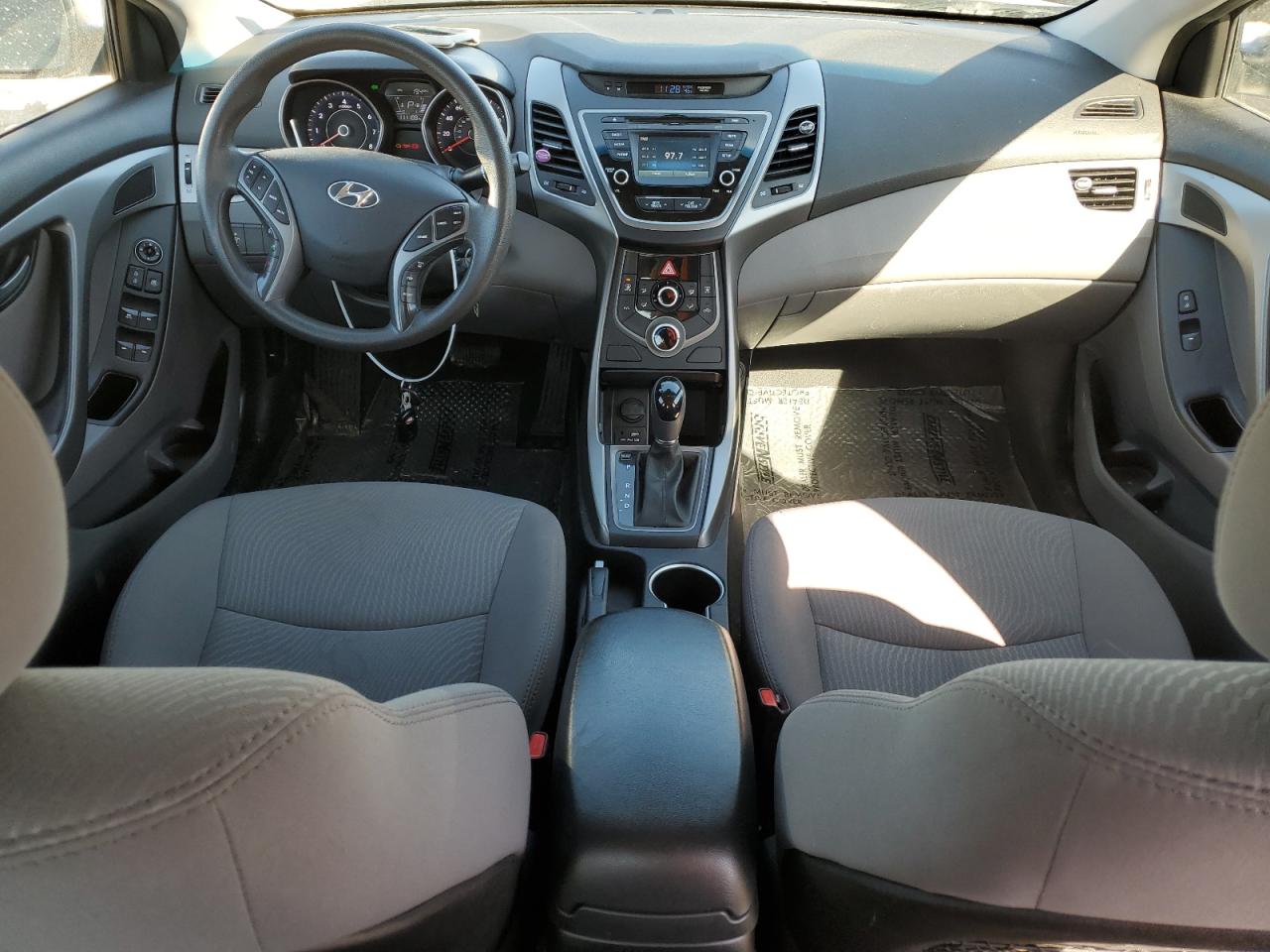 2015 Hyundai Elantra - Image 8