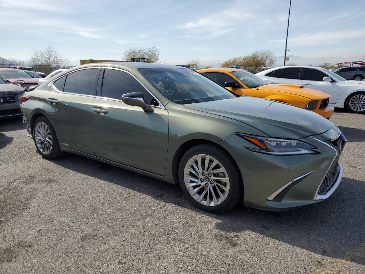 2020 Lexus ES - Image 4