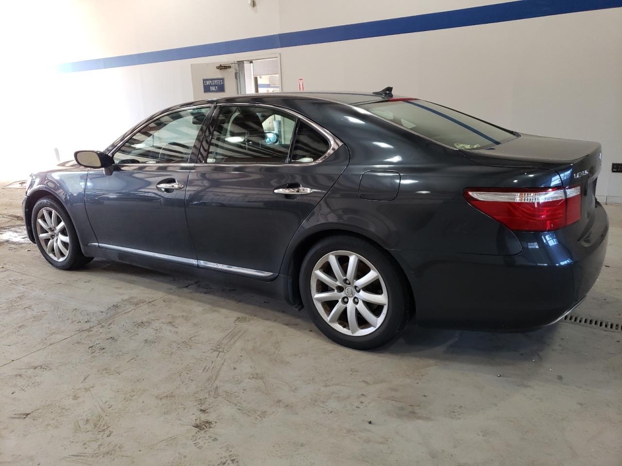 2007 Lexus LS - Image 2