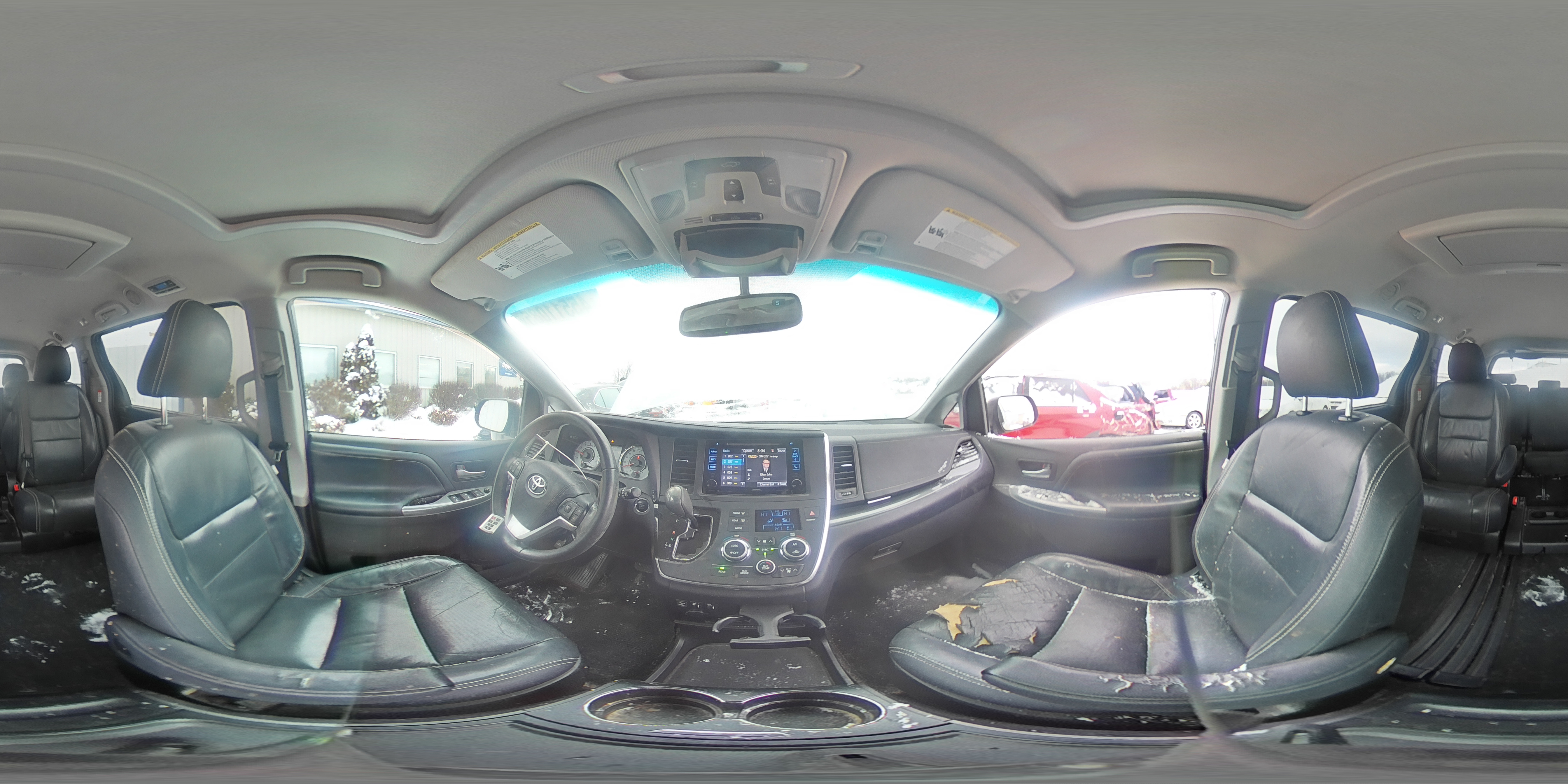 2016 Toyota Sienna - Image 16