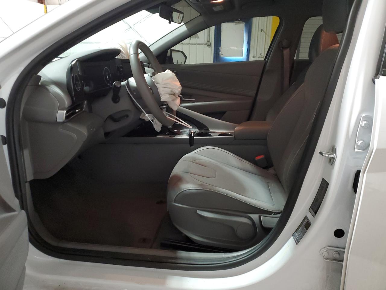 2022 Hyundai Elantra - Image 7