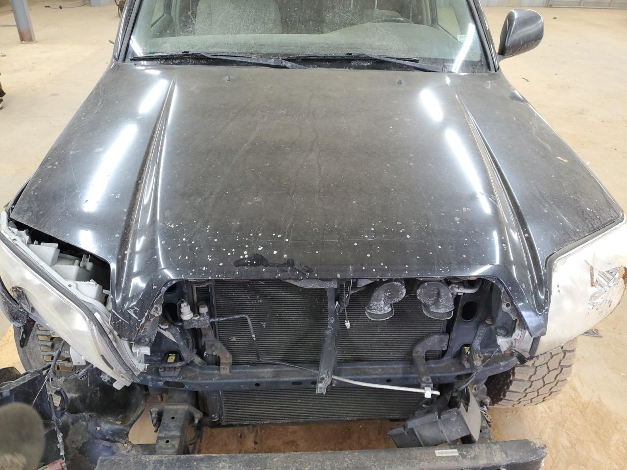2005 Toyota 4Runner - Image 13