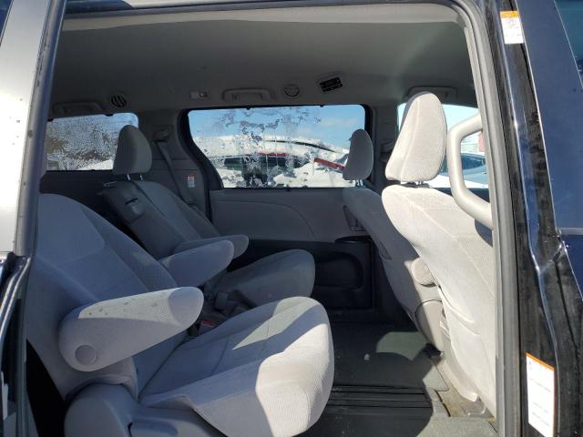 2017 TOYOTA SIENNA LE