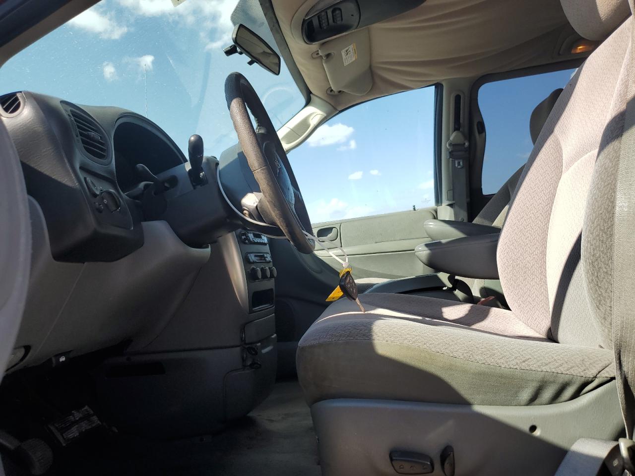 2006 Chrysler Town & Country - Image 7