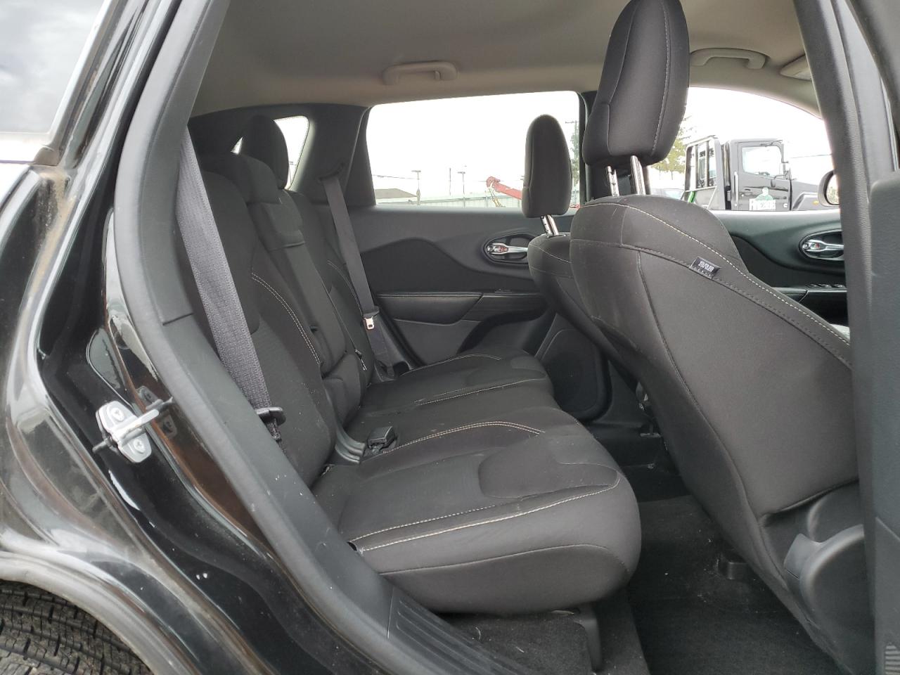 2015 Jeep Grand Cherokee - Image 11