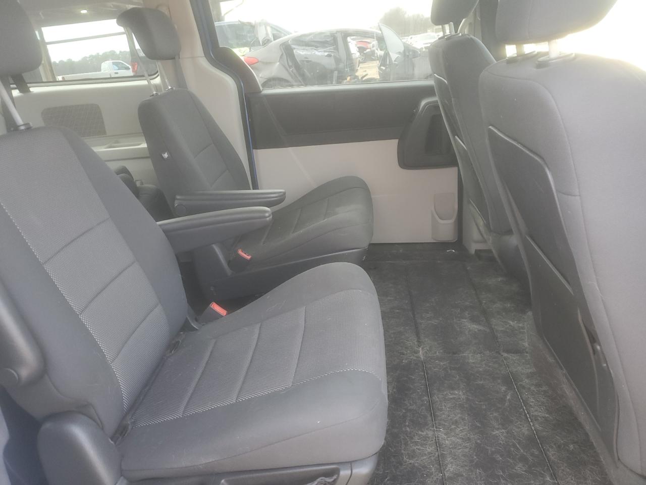 2008 Dodge Caravan - Image 11