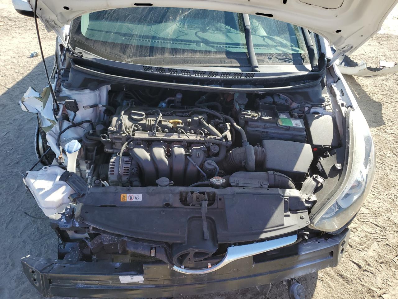 2015 Hyundai Elantra - Image 11