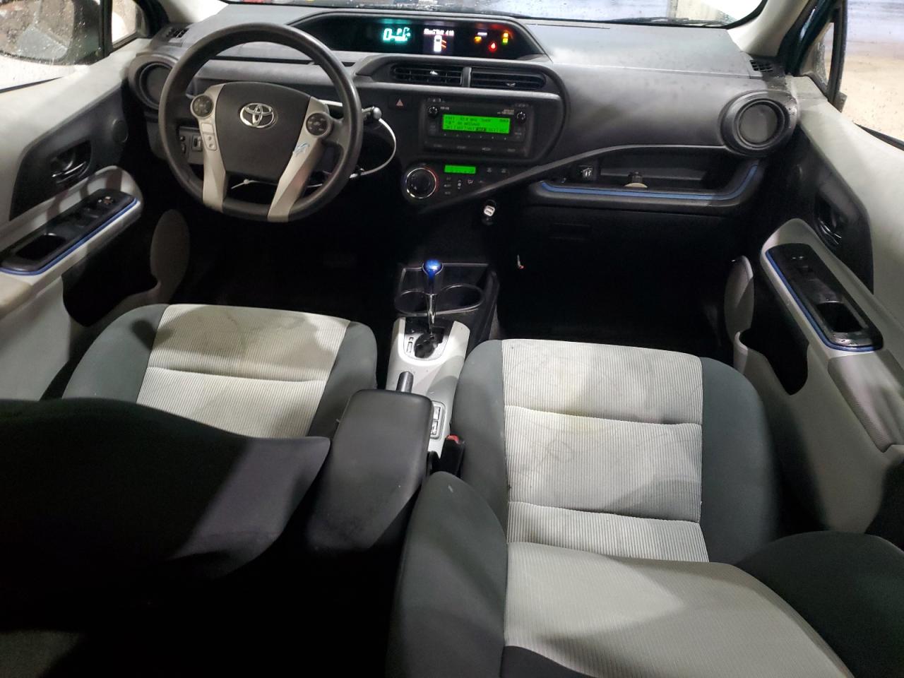 2013 Toyota Prius - Image 8