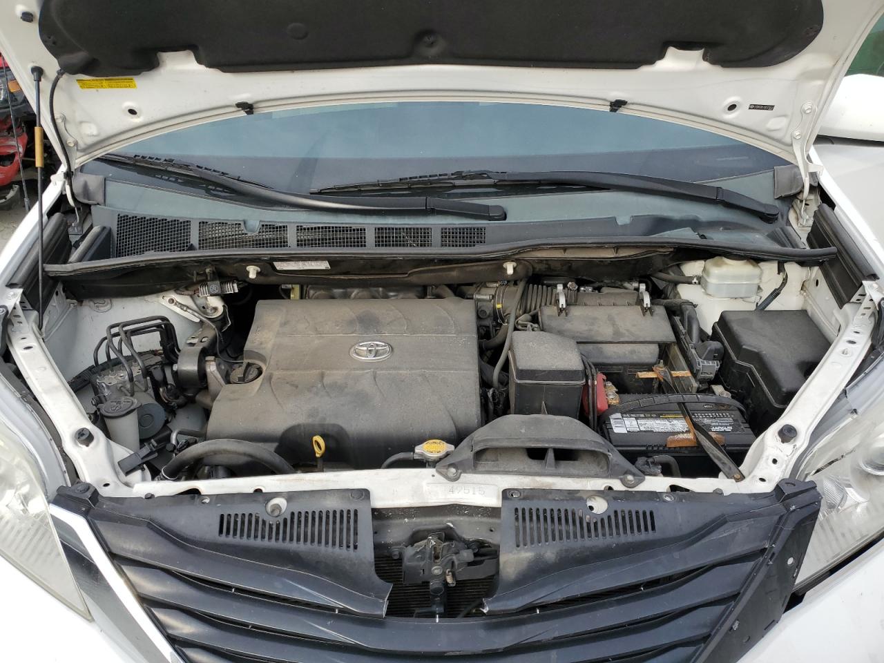 2013 Toyota Sienna - Image 13