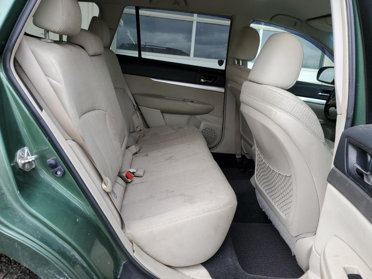 2010 Subaru Outback - Image 11