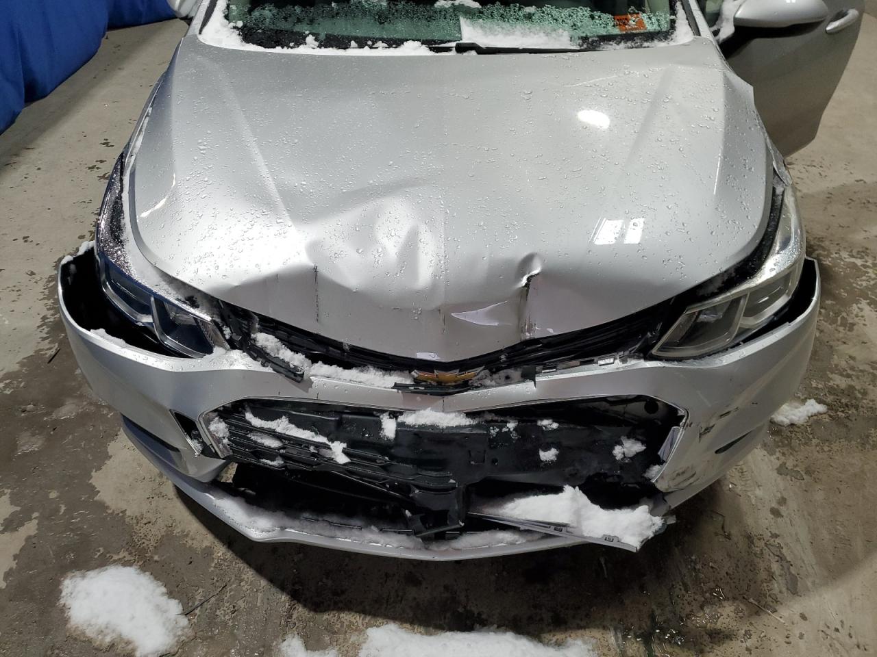 2018 Chevrolet Cruze - Image 13