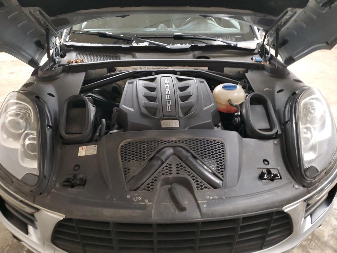 2016 Porsche Macan - Image 12