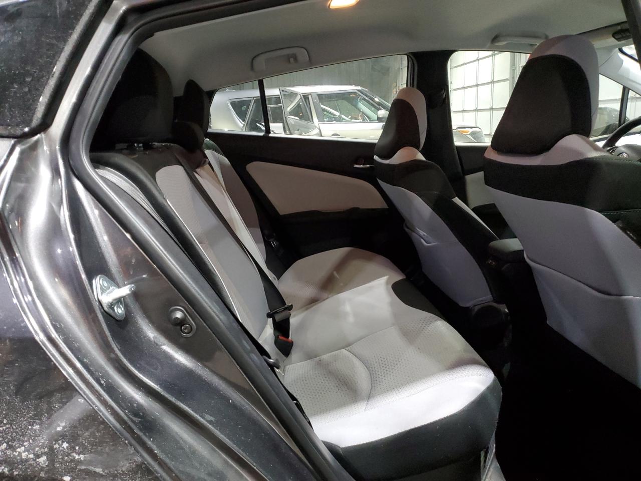 2019 Toyota Prius - Image 11
