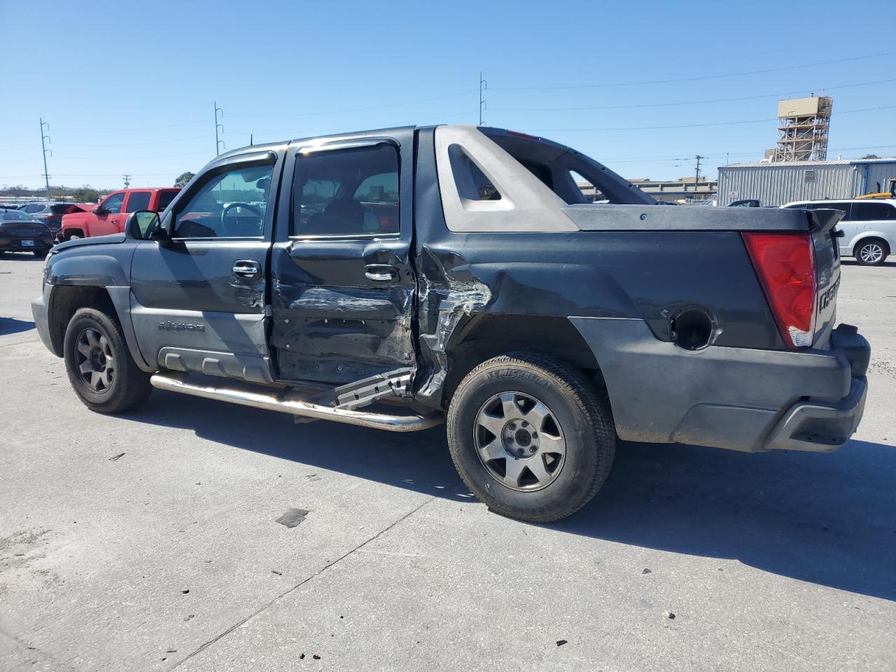 2003 Chevrolet Avalanche - Image 2