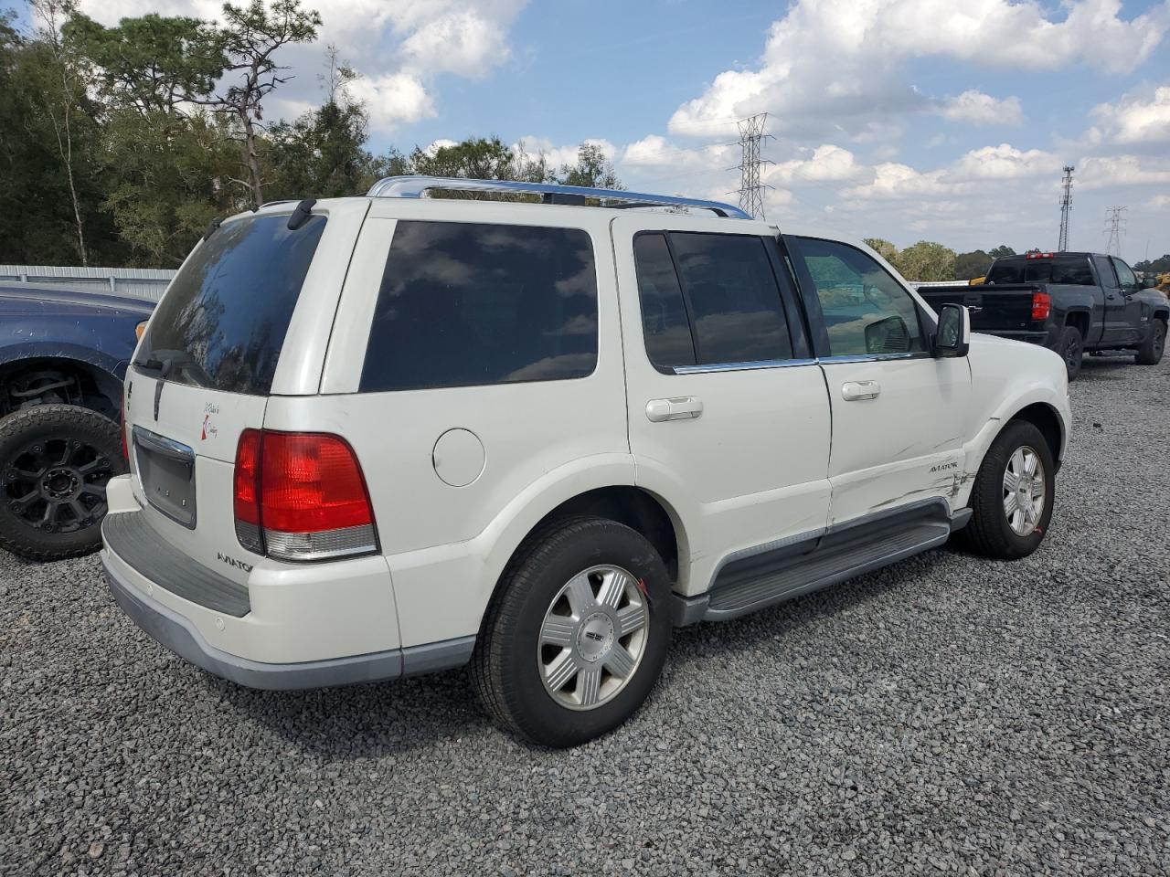 2003 Lincoln Aviator - Image 3