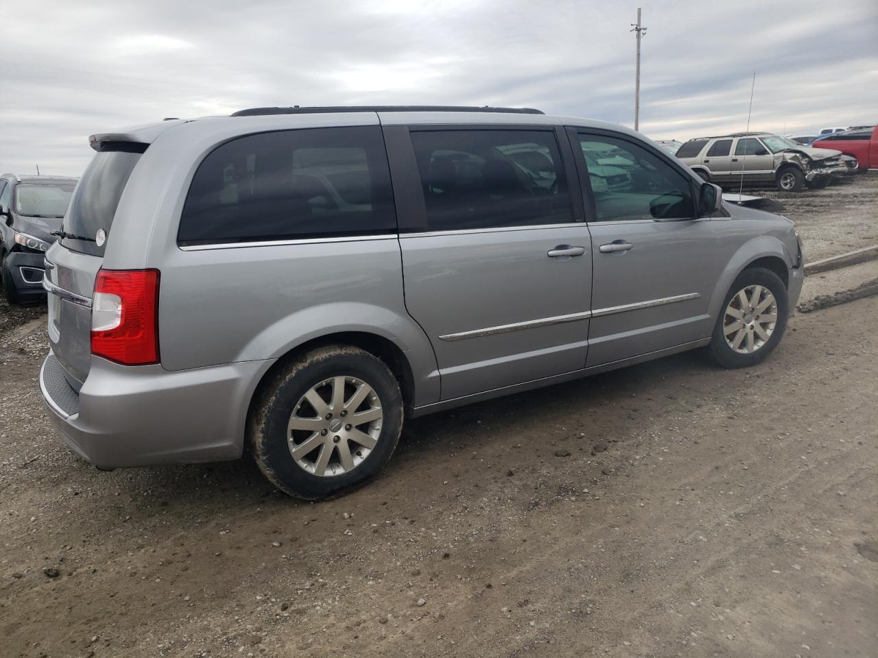 2014 Chrysler Town & Country - Image 3
