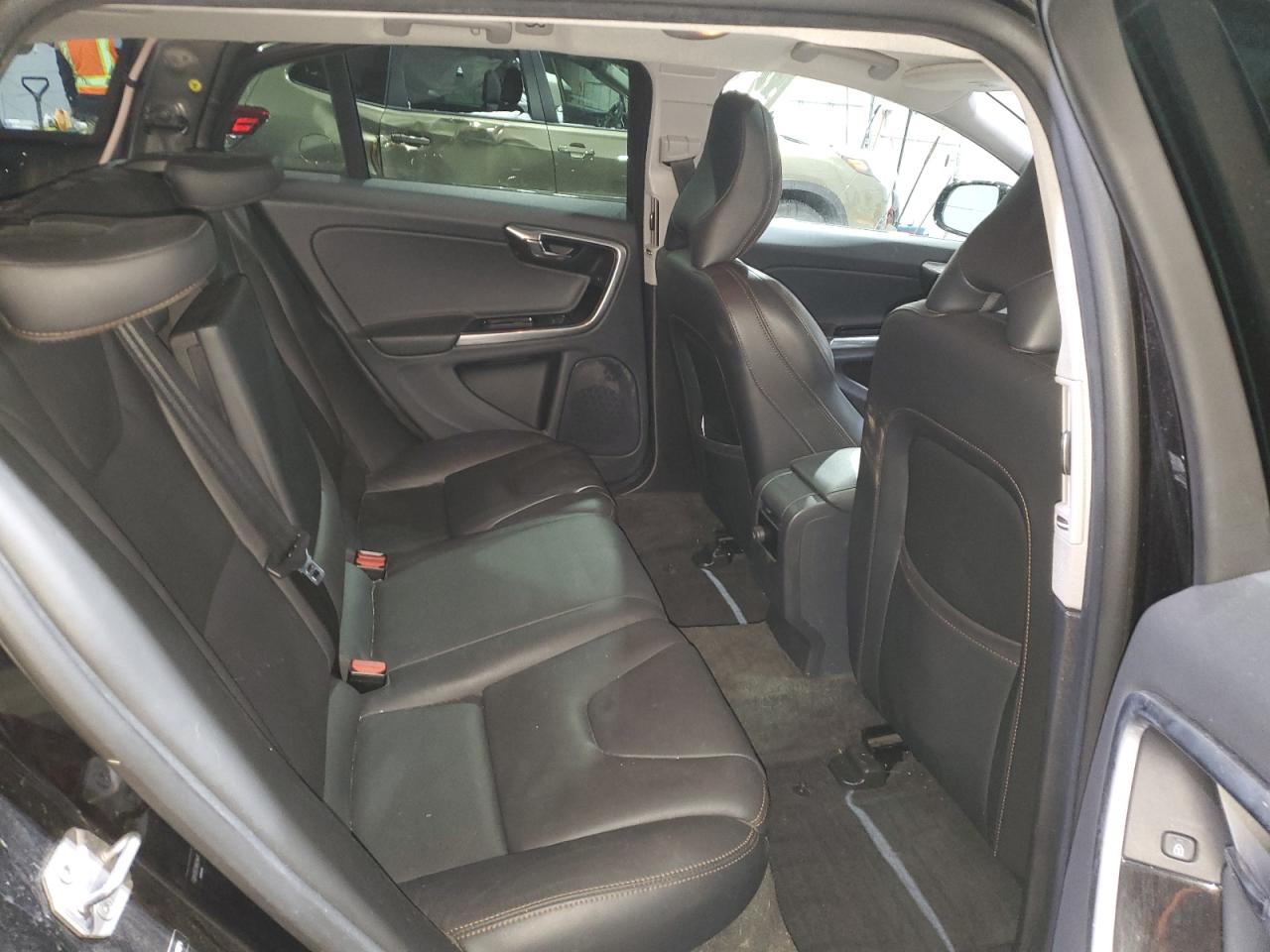 2016 Volvo V60 - Image 11