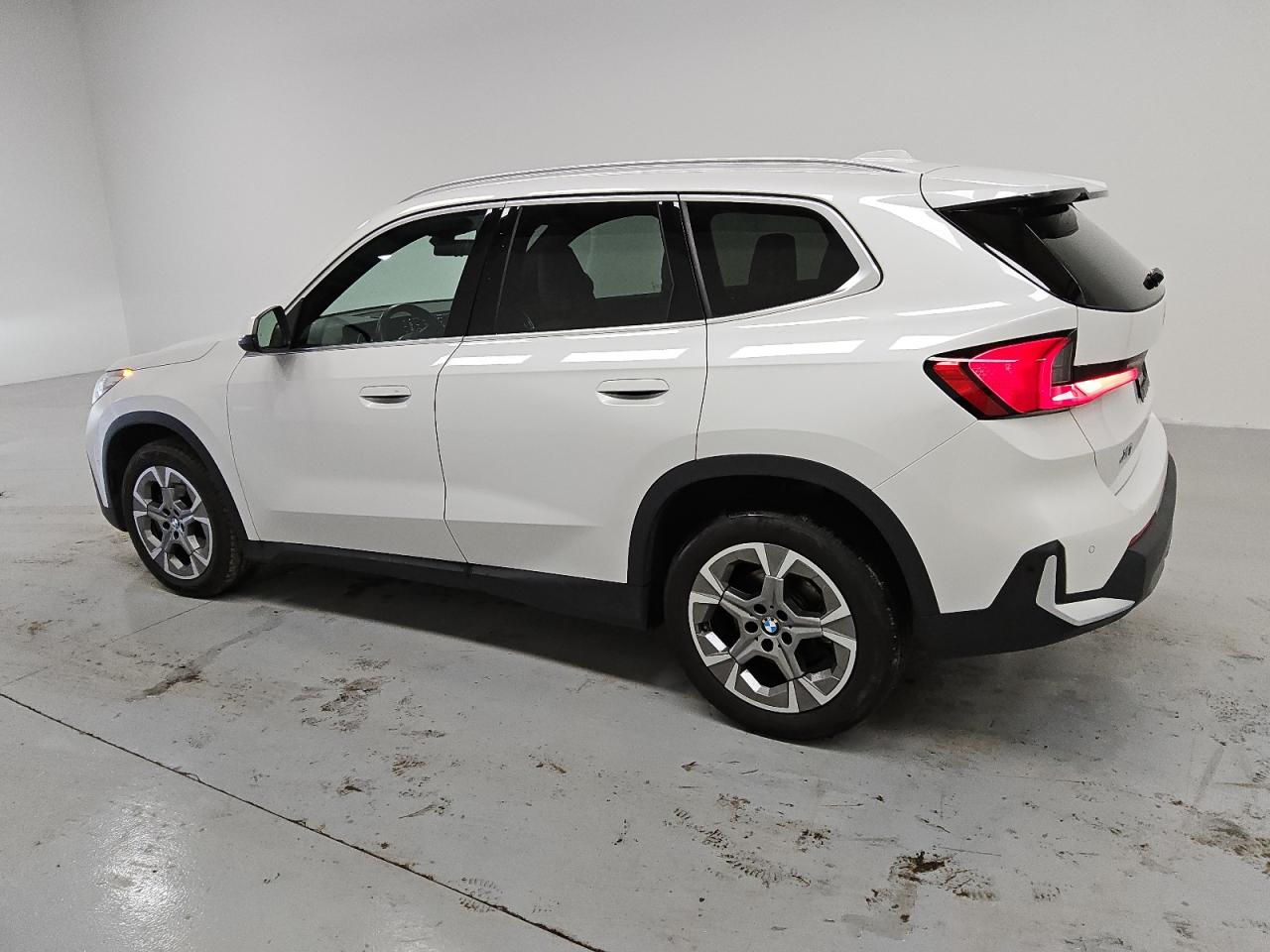 2023 BMW X1 - Image 2