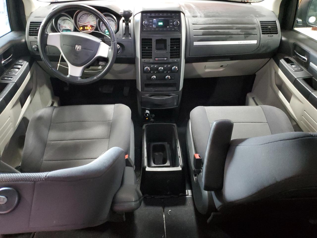 2008 Dodge Caravan - Image 8