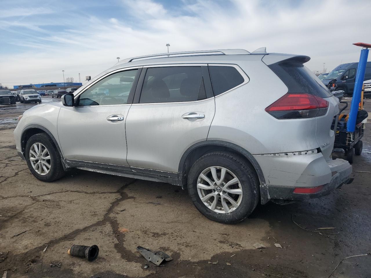 2017 Nissan Rogue - Image 2