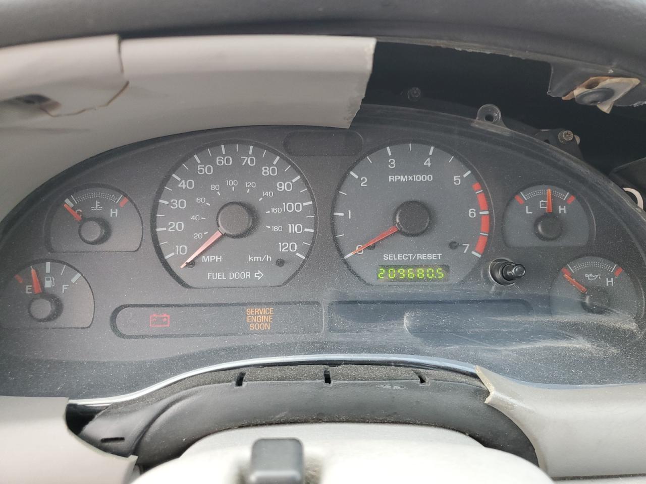 2002 Ford Mustang - Image 9