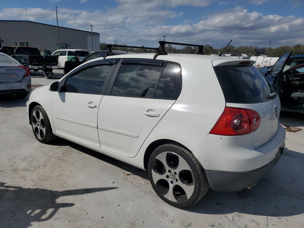 2007 Volkswagen Golf - Image 2