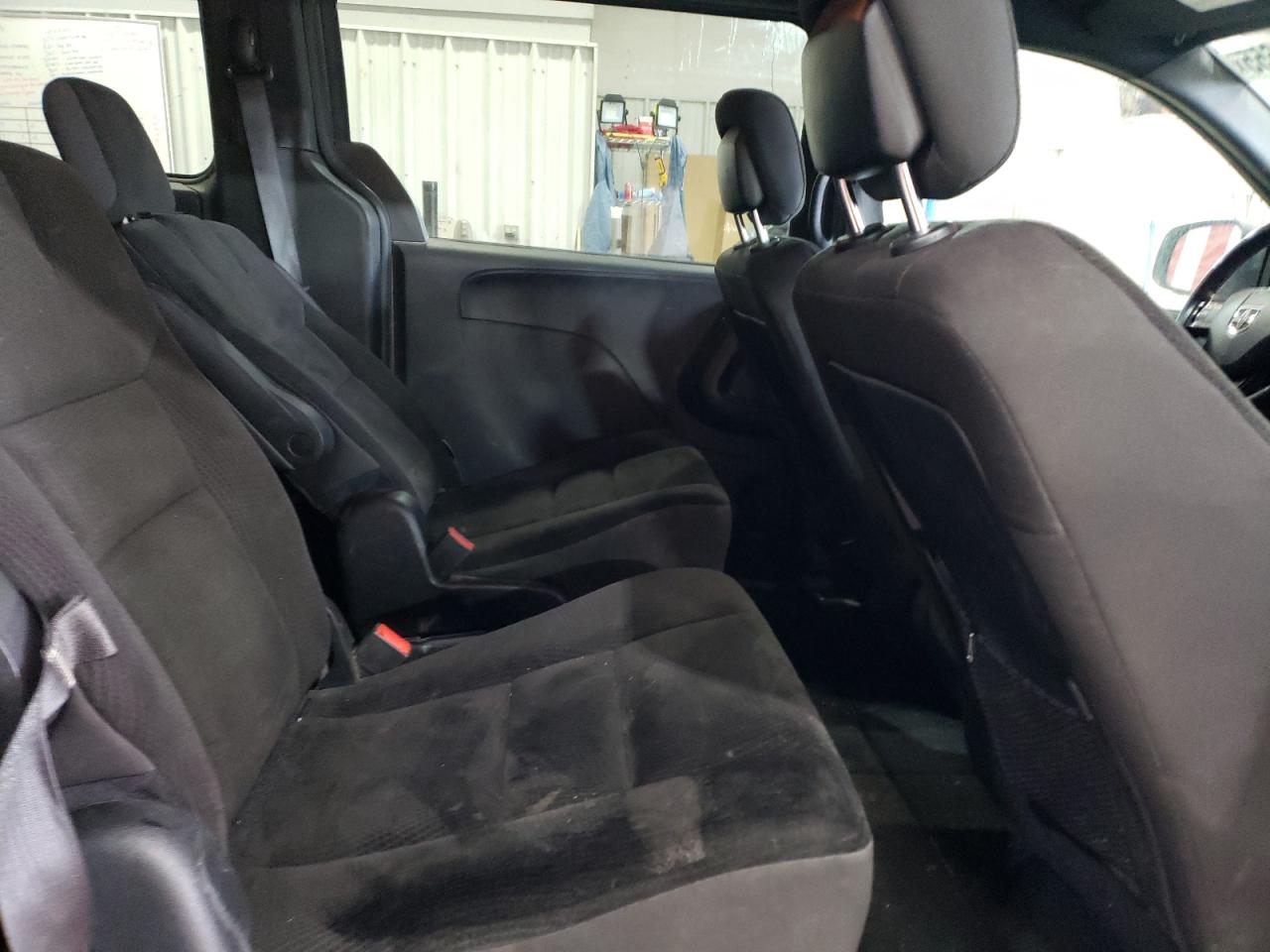 2018 Dodge Caravan - Image 11