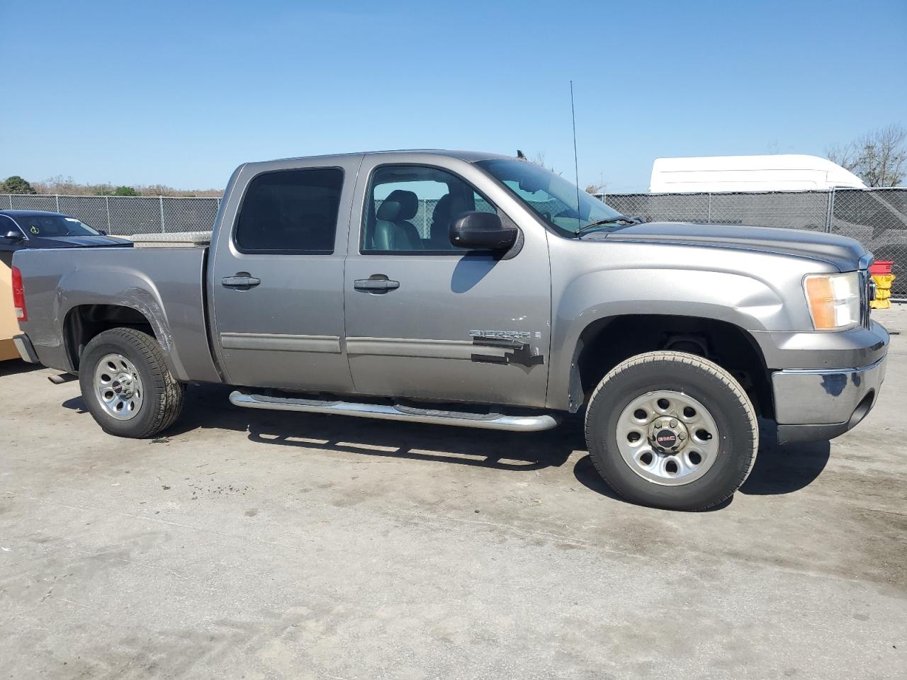 2009 GMC Sierra - Image 4