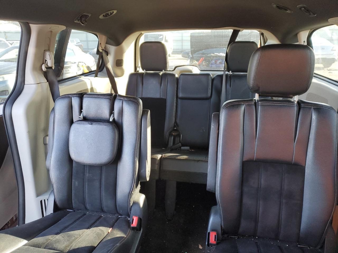 2017 Dodge Caravan - Image 10